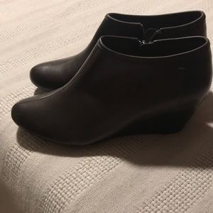 Clark’s wedge booties in taupe/deep gray